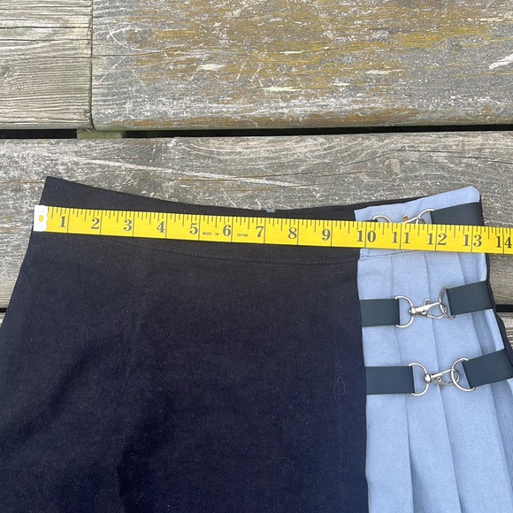 Romwe Black & Gray Pleated Mini Skirt - Picture 3 of 7